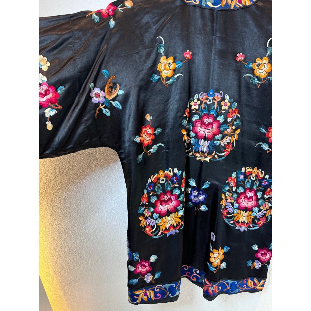 Antique 1890s-1930s Hand-Embroidered‎ Chinese Silk Jacket Qing Dynasty 22x28 - Picture 4 of 10